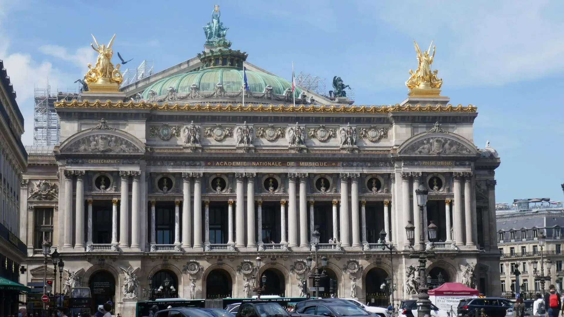 Palais Garnier opera house on place de l Opéra in daylight Palais Garnier opera house on place de l Opéra in daylight
